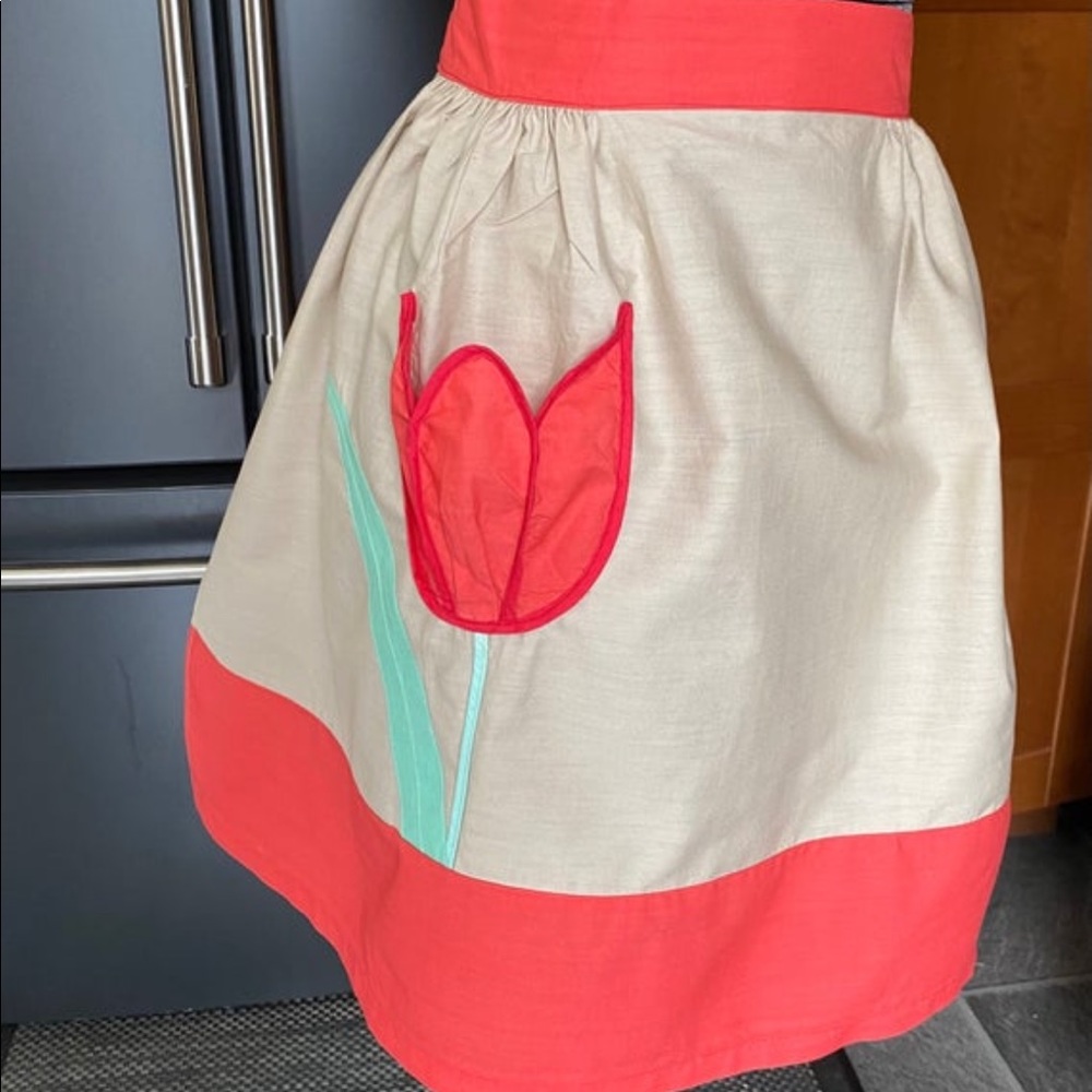 Vintage 40s tulip apron